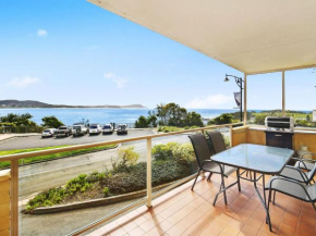 Relax With Ocean Facing Unit at Terrrigal Beach